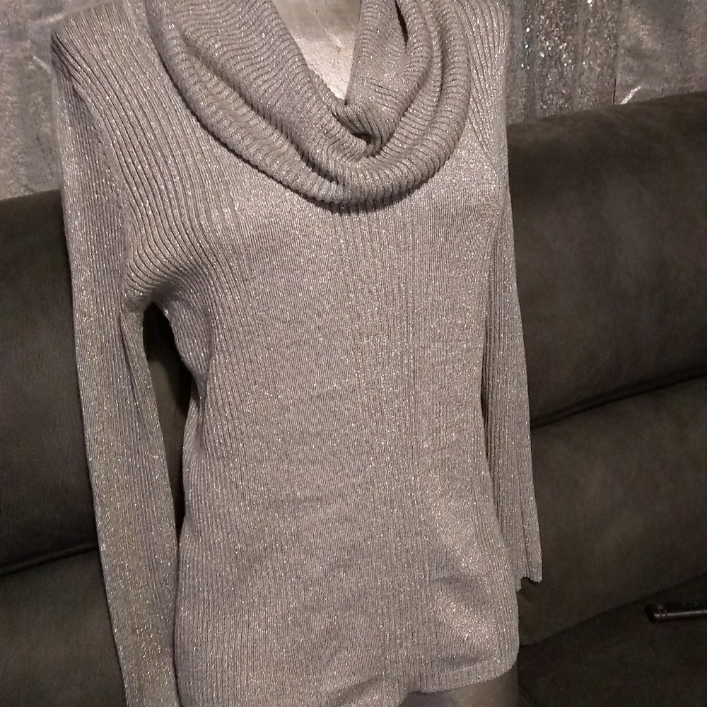 Sweater - Picture 3 of 5